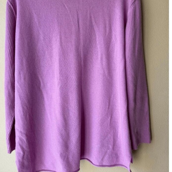 Sundance Light Purple V Neck Cashmere Sweater Women's Size Medium - Picture 2 of 2